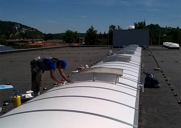 Sonnenschutzfolie von Hahn Sonnenschutz auf Kunststoff auf einer Dachkuppel
