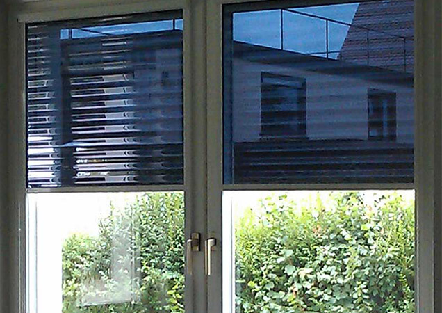 Ein innen angebrachtes Hitzeschutzrollo Ein innen angebrachtes Hitzeschutzrollo von Hahn Sonnenschutz